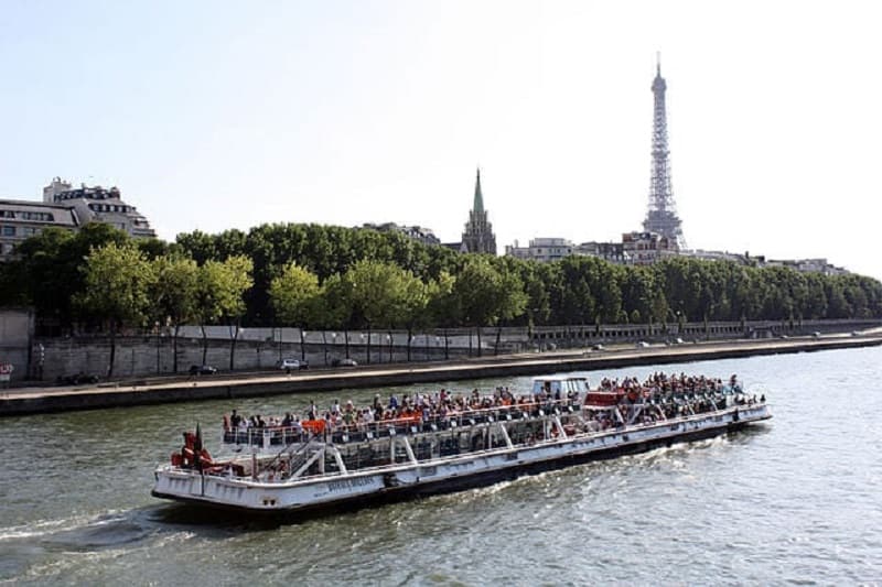 Paris Night City Tour, Seine River Cruise and Dinner at Champs