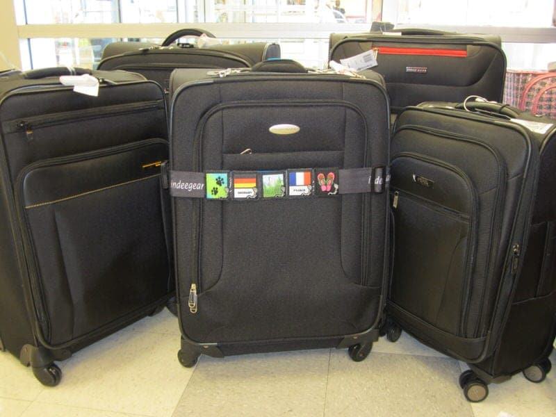 make suitcase stand out