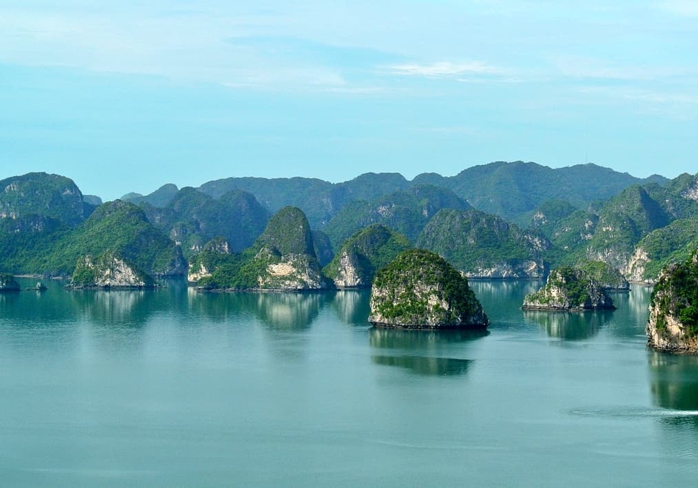 Guide to Halong Bay Cruises in Vietnam & Our Cruise with The Au Co