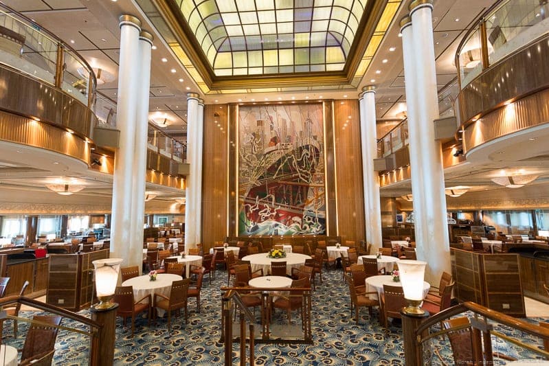 Britannia restaurant Captain's table Cunard Queen Mary 2 cruise