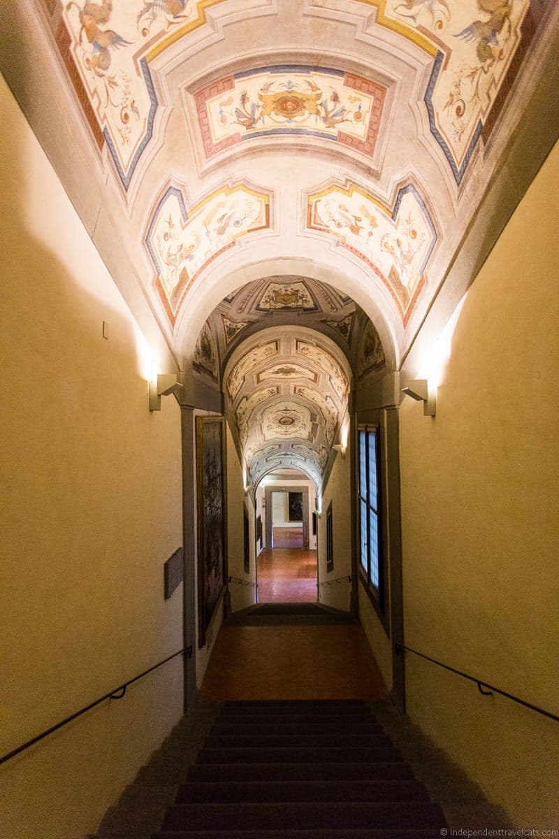 Inside the Vasari Corridor in Florence: Touring the Medici ...