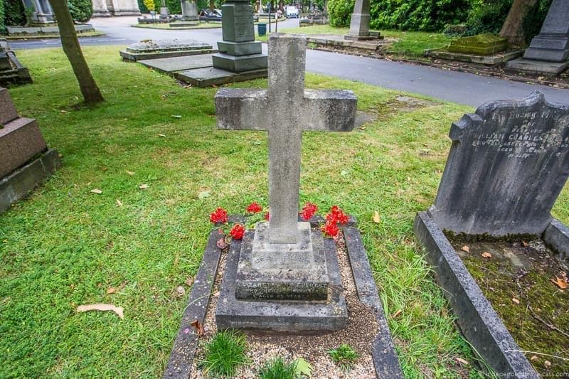 Elizabeth Ann Everest grave Winston Churchill in London sites attractions England UK