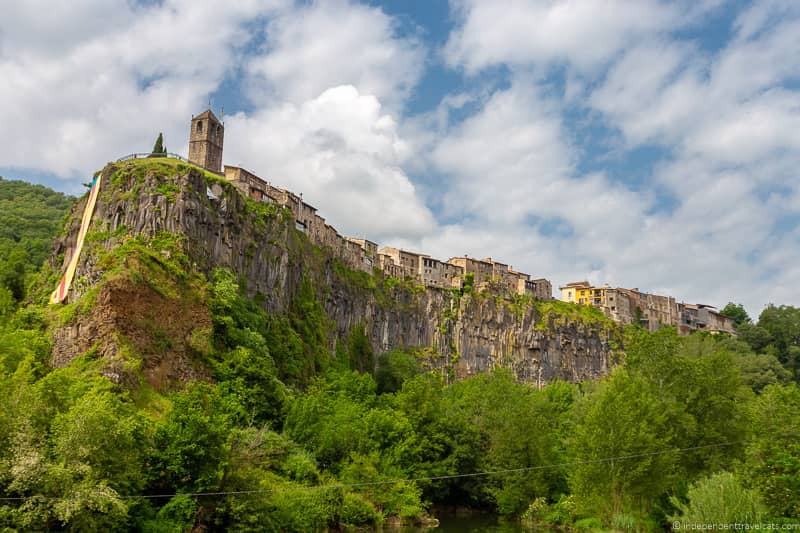 Castellfollit de la Roca La Garrotxa Pyrenees Catalonia Spain 