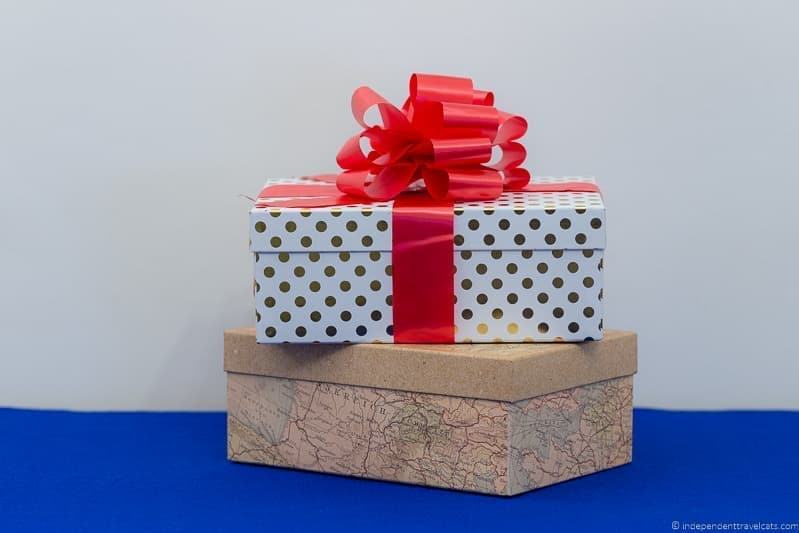 gift boxes travel gift guide best gifts for travelers traveler gift ideas