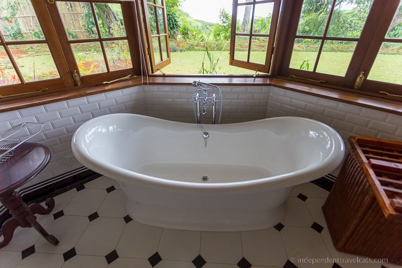 Bathing solutions - Medical bathtubs for sitting bath