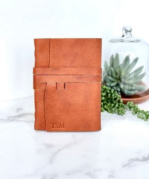 Leather and Earth Co personalized travel journal best journals for travelers